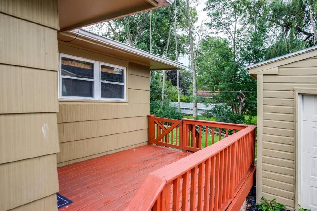 {Quiet Suburban Ranch Hot Tub} Mins Arpt/Rit/Dwnt Apartment Рочестър Екстериор снимка