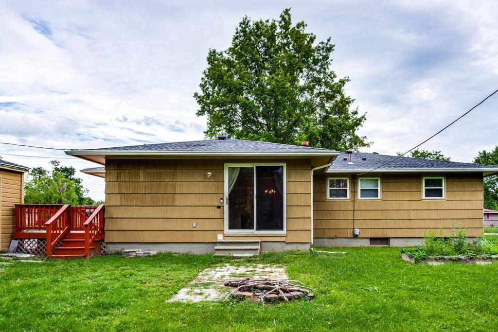 {Quiet Suburban Ranch Hot Tub} Mins Arpt/Rit/Dwnt Apartment Рочестър Екстериор снимка